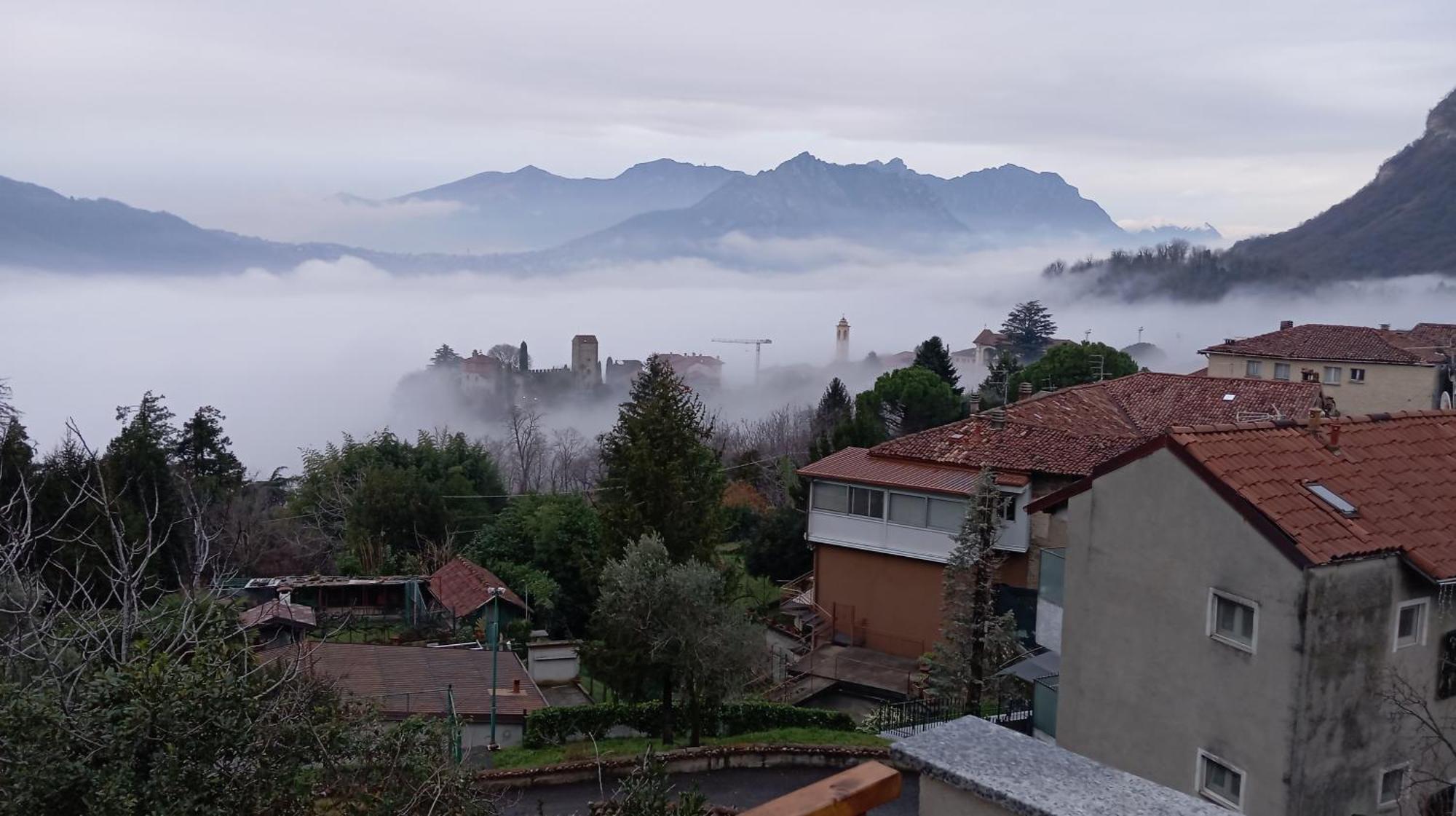 Bed and Breakfast La Dimora Dei Due Laghi à Calolziocorte Extérieur photo